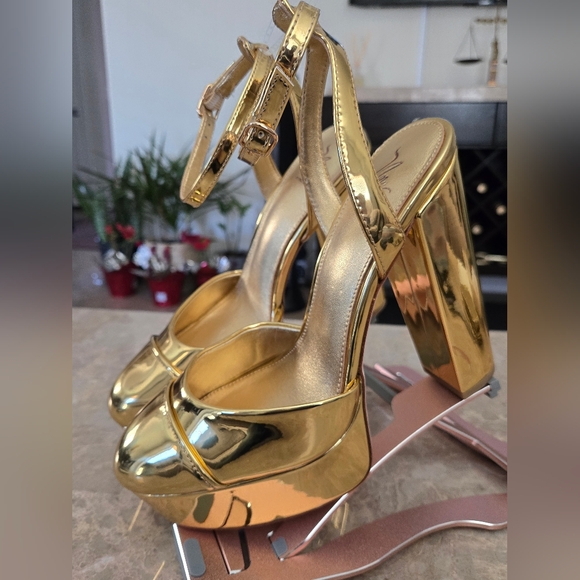 Antonio Melani x Nat Note Pia Mirror Metallic Platform Pumps. Gold (Size 9) - Picture 4 of 15